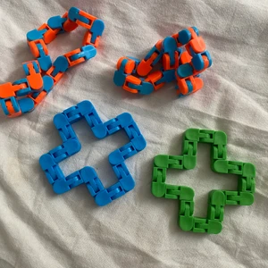 Wacky tracks  - Väldigt bra och sköna🌸 De orange blåa är lite lösare och klickar inte lika mycket🌸 En för 15kr eller alla för 65kr🌸