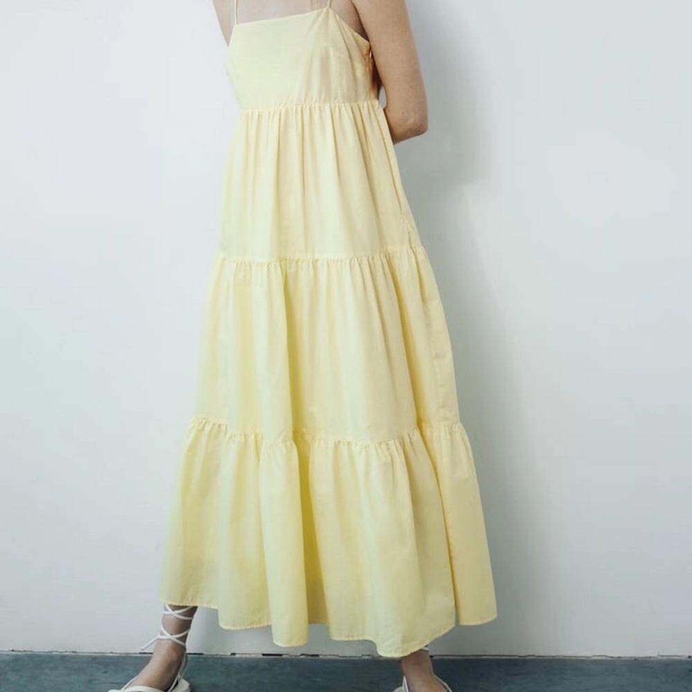 Gul klänning - Zara | Plick Second Hand