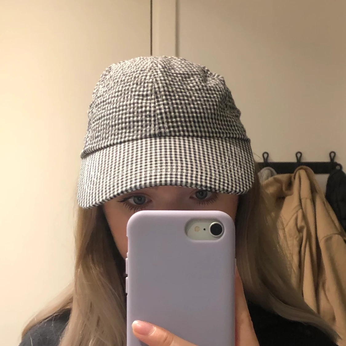 Söt keps med rutmönster