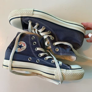 Converse - Fint skick 💖 Säljer endast vid bra bud, skorna är äkta
