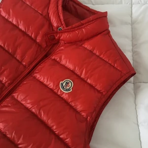 “ Moncler Gui Vest “ - • Perfect condition, no damages or similar.   • Size ( 3 / L ) 