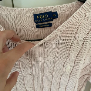 Ralph lauren stickad tröja ljusrosa  - Ralph Lauren stickad tröja i ljusrosa i st. Xs. Aldrig använd. 