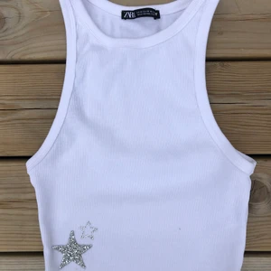 Glitter topp - Gör sånna här söta toppar så tänkte kolla om nån är intresserad av att köpa❤️följ min ig @paintedbyaliciaa för mer bilder 