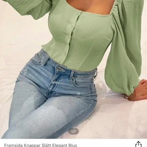 Mintgrön Blus - En blus från Shein. Säljer för att den inte passar mig. Den är en aning tajt vid bröstdelen. 
