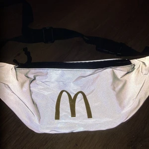 McDonals reflex magväska  - Ovanlig och svår att får tag i, donken reflex magväska. Helt ny aldrig använd. 