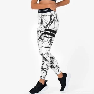 Stronger tights  - Superfina tights som tvyärr blivit för små för mig💞 köpte för 800 kr men säljer för 150 kr💞 priset och frakten kan diskuteras