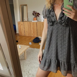 Söt H&M Klänning - Söt H&M klänning i bra skick