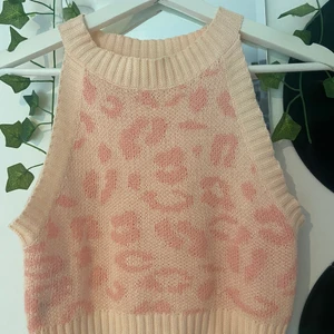 Rosa linne - Fint rosa linne, i ”stickat” material. Använder tyvärr inte. Storlek S.Köpare betalar frakt🥰