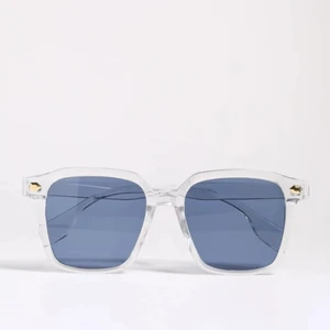 Solglasögon - Sjukt coola ocj trendiga solglasögon i nyskick fråm shein men som tyvärr inte passade min ansiktsform. Solglasögonfodral medkommer. Skriv privat för fler bilder💕