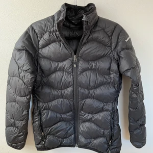 Peak performance jacka  - Säljer denna tunna dunjacka i storlek S💕💕 nypris 999