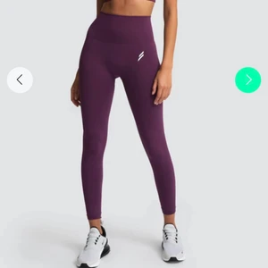 Doyoueven lila tights - Lila tights från Doyoueven i storlek S, väldigt snygga och bekväma!