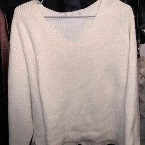 Vit stickad tröja - Mysig men använder inte längre.