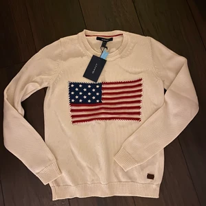 Helt nya stickad Gant tröja!! - Helt ny och oanvänd stickad tröja från Gant. Tags sitter kvar! Storlek xs dam. Nypris låg kring 1400kr. Pris kan diskuteras vid smidig affär!:)