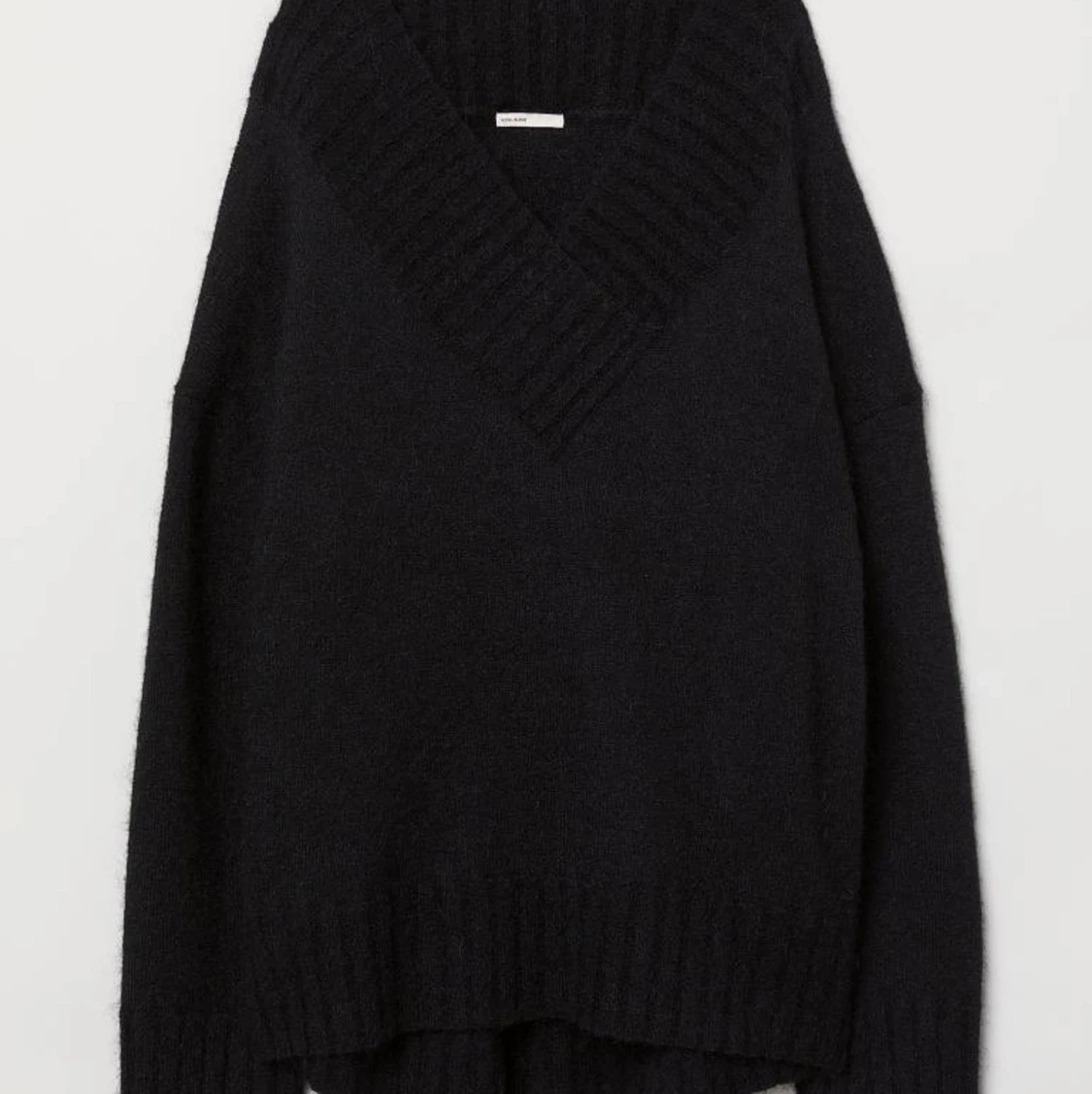 Svart stickad tröja