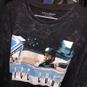 Långärmad ice cube tröja - Oversized och mysig tröja, ny pris 300.