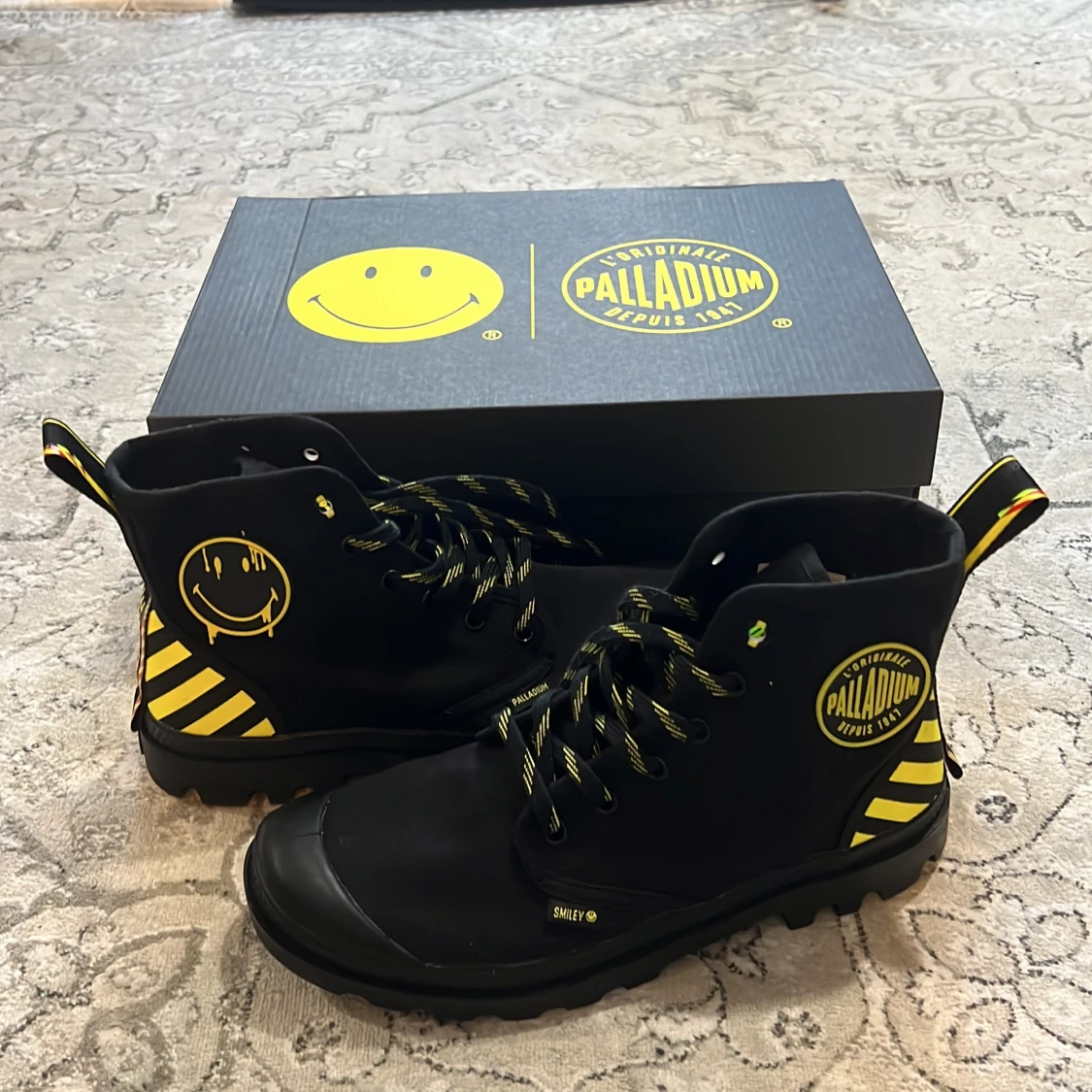 Skor Smiley palladium 41 unisex 