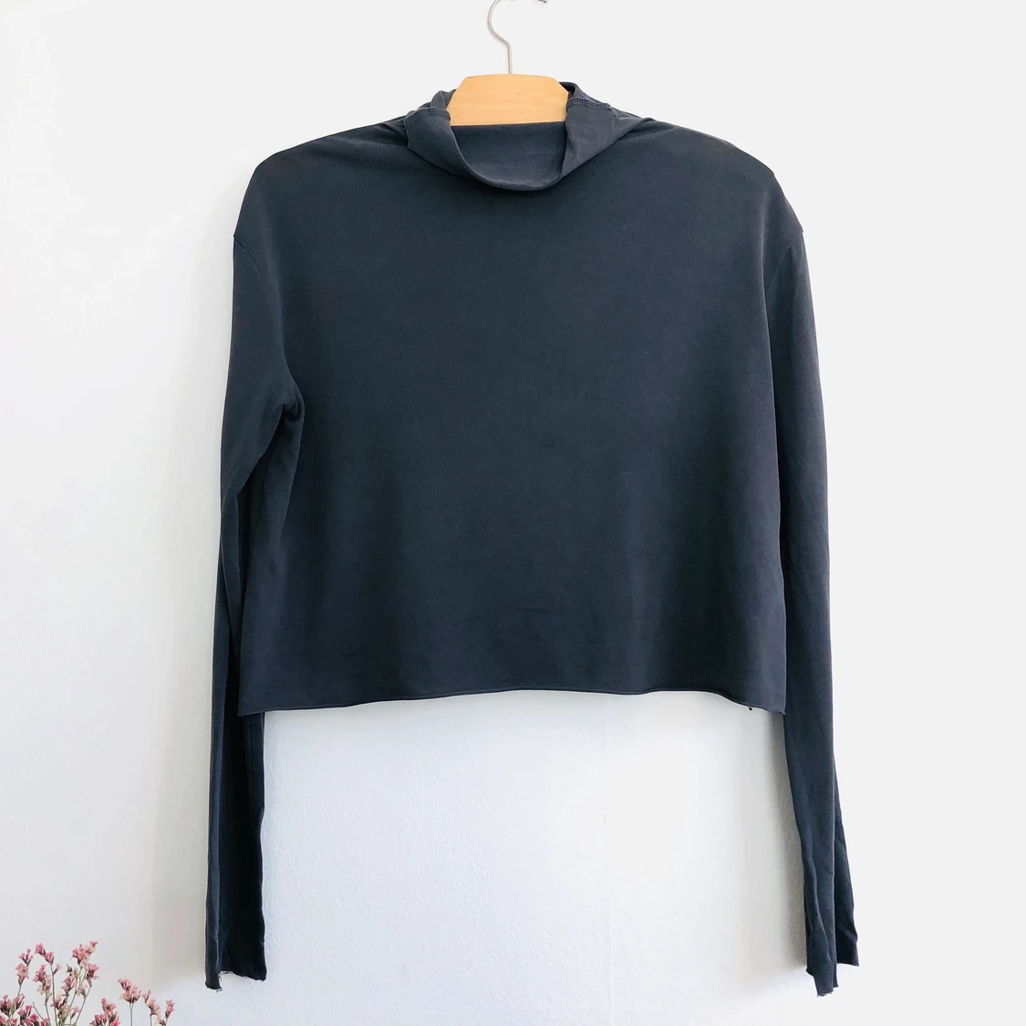 Croptop med polo från Weekday