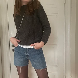 Stickad tröja  - Säljer denna fina stickade tröja som är superfin! Den är i ull och i toppenkvalitet! Fint skick! 