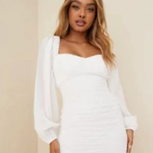 Nelly  - Har endast testat den men kommit fram till ja vill ha en annan på studenten. Slutsåld på Nelly. Säljer för 530kr