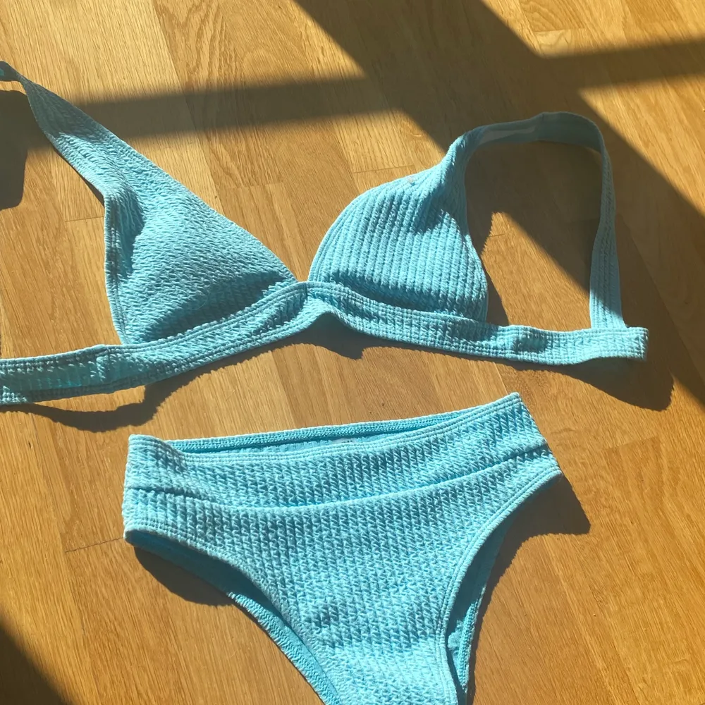 Oanvänd bikini, storlek s . Övrigt.