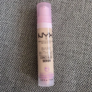 NYX bare with me serum concealer fair - NYX concealer in the shade fair. Oanvänt. Väger 9 g. Om ni vill veta ingredienser eller har några andra frågor. Frakt ingår i prisen. 