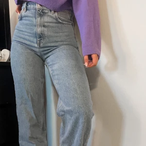 Zara high wasted wide leg jeans  - worn barely, so they’re like new! We can meet in västerås or I can ship❤️