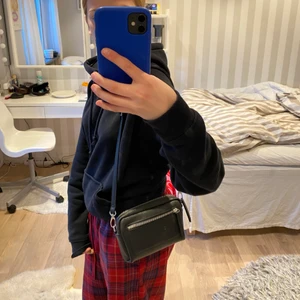 Väska  - Perfekt väska om man bara vill ha plats med något litet💗💗💗