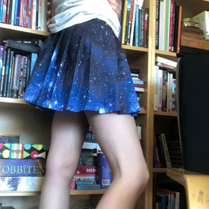 Galax kjol! - Köpt för några år sen på Kawaii shop men knappt använd, så därför i bra skick! 💜💙 Hör av dig för fler frågor, bilder💜