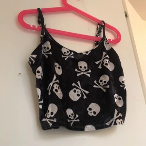 Döskalle linne - Ett döskalle linne i silkmaterial🌸 