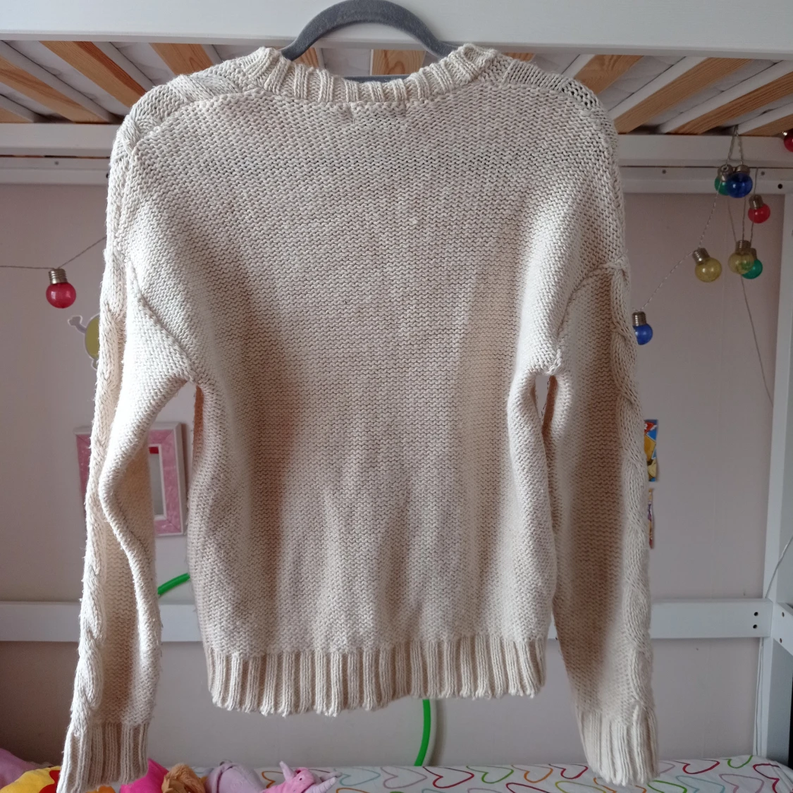 Vit stickad tröja storlek M  - 91
