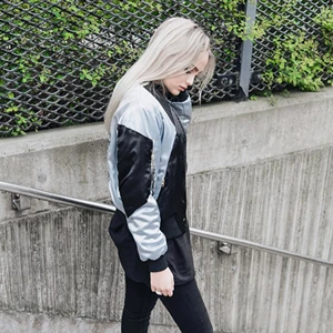 Jacka - Ljusblå bomberjacka från Ellypistol💙Perfekt nu till vår! Fint skick🌟Bild 1 lånad. Frakt tillkommer med 50 kr