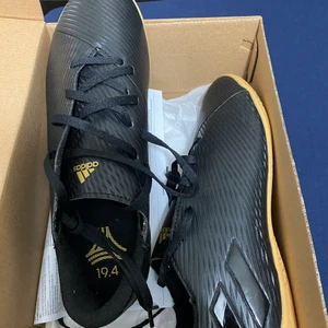 Brand new adidas shoes original  - Brand new adidas shoes .new price is 690 and my price 310 sek 