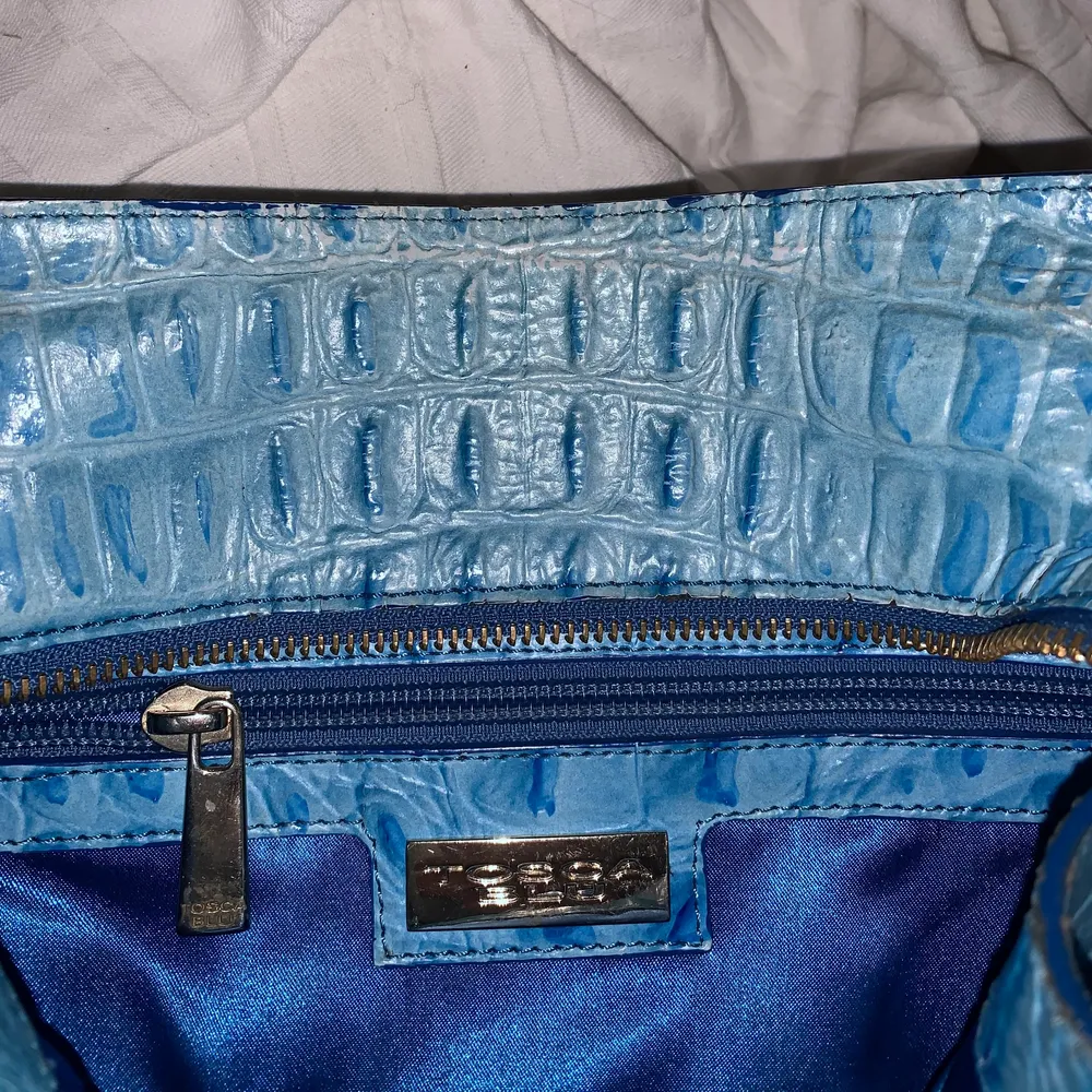 Supersnygg och trendig baby blå väska som är perfekt till våren🤩 (tosca). Väskor.