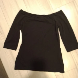 Blus - Svart färg aldrig använd i storlek small