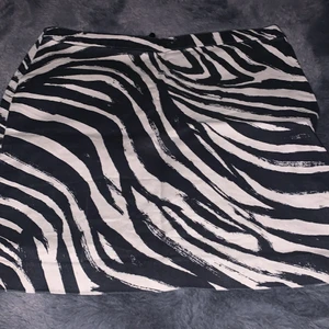 Zebra kjol - Kjolen är tyvärr för stor för mig, endas använd 2 gånger