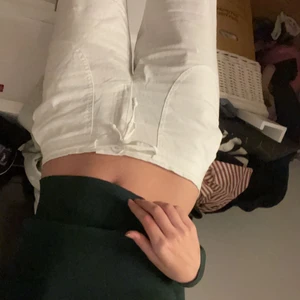 Linnebyxor - !INTE SÅLDA! Säljer dessa superfina lågmidjade linnebyxor!💗 Säljer då jag har råkat beställa tre i samma storlek. De är därför aldrig använda eller ens testade!🥰 Finns alltså två par linnebyxor i storlek 36! Budgivning, och köparen står för frakt!❤️ (säljer endast vid bra bud)💗 kan tänka mig sälja direkt för 350+frakt❤️