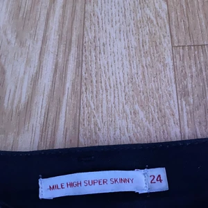 levis jeans mile high super skinny - Andvänd 2 gånger pga fel storlek, beställde dem för 3 månader sen. Fint skick nypris 999