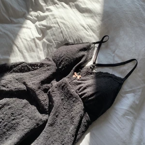 Gulligt spetslinne  - Gulligt spetslinne från Odd Molly i ca strl XS/S💛 Nästan aldrig använt, frakt tillkommer