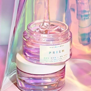 HUDVÅRD PAKET - Har en del hudvårdsprodukter som inte kommer till användning då jag köper nytt hela tiden. Min tanke är nu att göra ihop ett stort paket och sälja billigt i hopp om att de kommer till användning för någon annan. För mer info om de olika produkterna så skriv till mig ☺️ finns även hårprodukter för paketpris. 💓 (lånad bild)