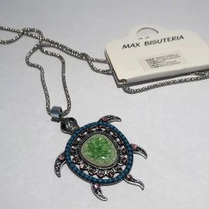 Halsband - Super fint halsband med en sköldpadda som berlock. Inköpt i Madrid 