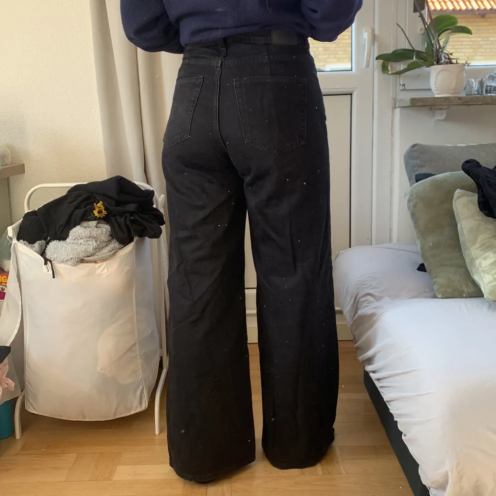 Svarta jeans i modellen ACE från weekday. Använda 1-2 gånger= bra skick! . Jeans & Byxor.