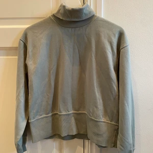 Fin Zara tröja - Säljer denna jätte fina zara tröja för ett bra pris. Den är i nyskick.