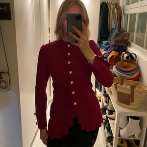 Vintage jakke - Vintage jakke i pink med guldknapper 