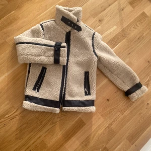 Jacka  - Small, använd 1 gång 