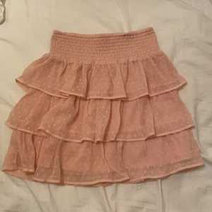 Rosa kjol  - Rosa kjol som är jättefin och passar till mycket ⚡️🎸