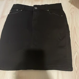 Kjol - Aldrig använd endast testad. Brq passform, den köptes för ett tag sedan men kostade runt 200kr