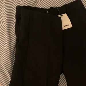 S/xs - Kostymbyxor från bikbok aldrig använda prislapp och allt kvar 