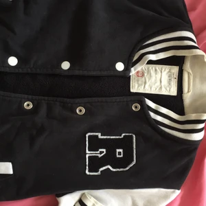 Redbird kofta - Kommer aldrig till användning 