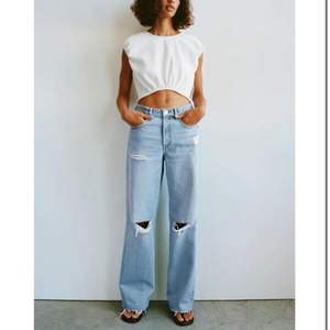 helt nya oanvända jeans från zara, full length och stl 34.  💜💜Jag är ca 172cm lång, köparen betalar för frakten.