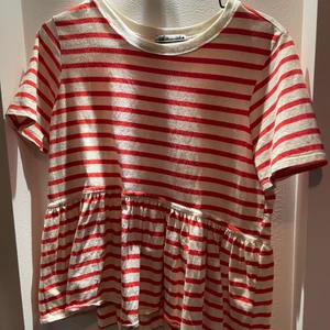 Volang tröja - Jätte gullig randig tröja från Zara, säljer pga att den aldrig kommer till användning och den är använd 1-2 gånger💕 köparen står för frakt